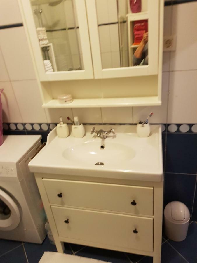 Cozy Apartment In Ровин Екстериор снимка