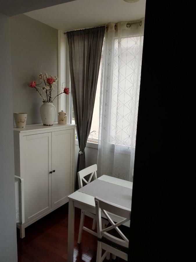 Cozy Apartment In Ровин Екстериор снимка